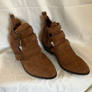 Universal thread Booties size 7.5